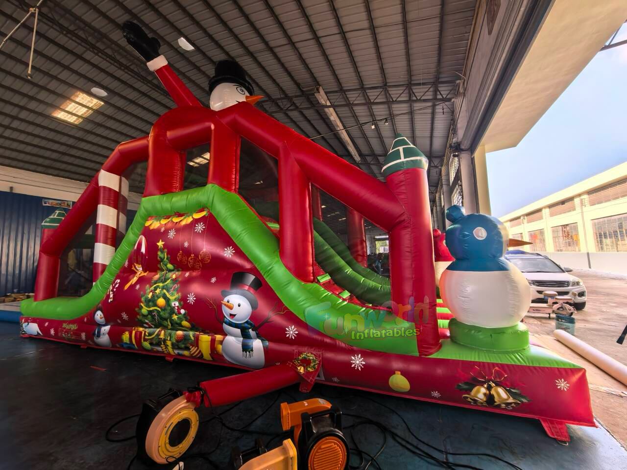 Christmas inflatable obstacle course Christmas inflatable obstacle course